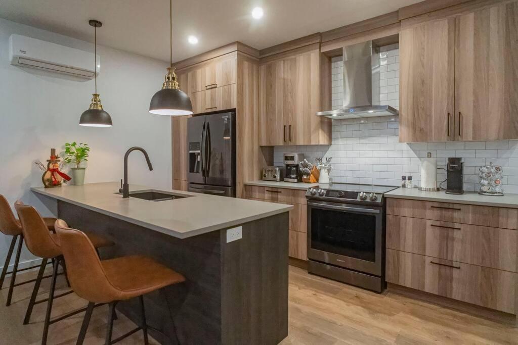 883 Suite 102 Bromont Vieux Village 2Cac , Foyer Buitenkant foto